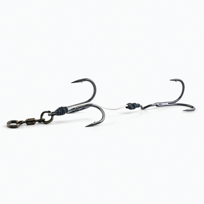 Savage Gear Fusion19 Chop Block Harness featuring two sharp black treble hooks connected by a durable wire and a swivel for secure attachment to fishing tackle.