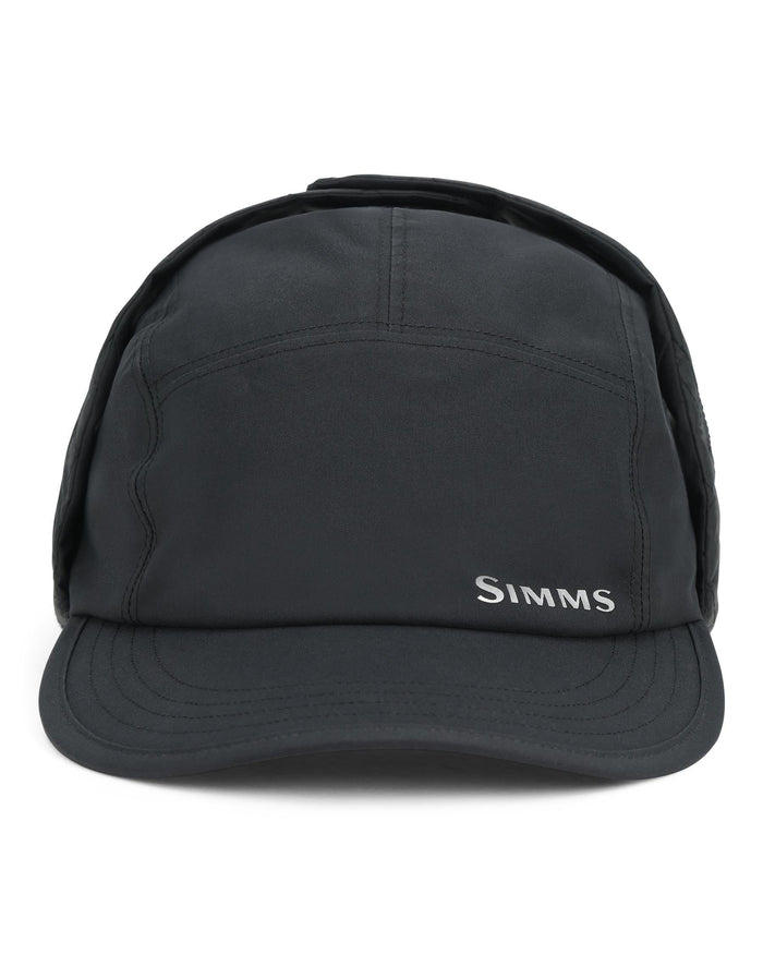 Simms Exstream Cap in black, featuring a structured front panel with Simms logo, designed for outdoor fishing activities with lightweight, durable fabric and moisture-wicking properties.
