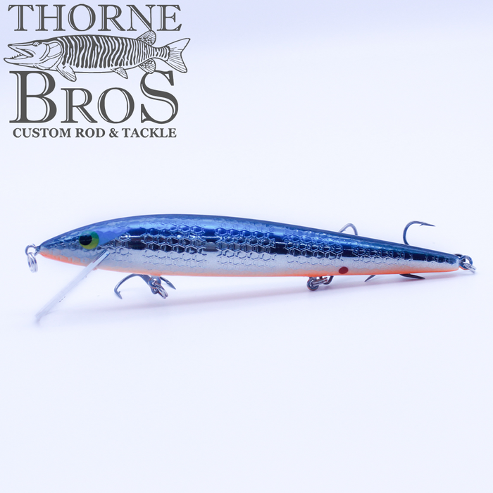 Smithwick Suspending Rattlin' Rogue - Custom Painted Colors fishing lure in blue and silver with a textured scale pattern, treble hooks, and lifelike design for musky fishing.